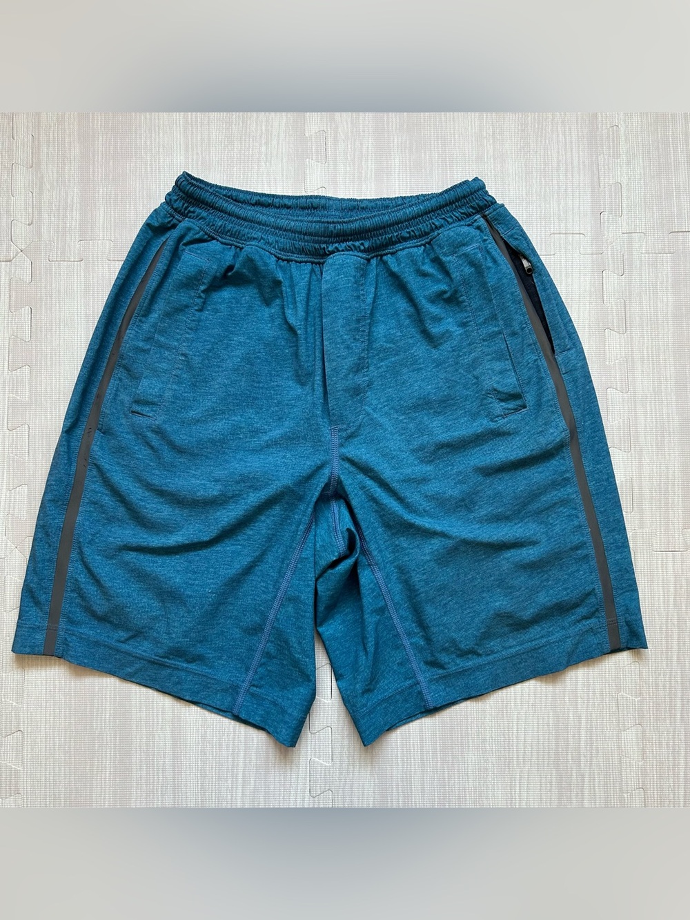 Lululemon Men's Pace Breaker Blue Lined Shorts 9”. Small